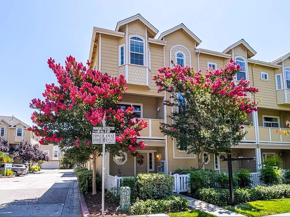 2421 Falk Ct