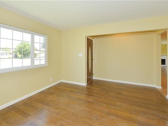 5th image of 1583 Trower Ave