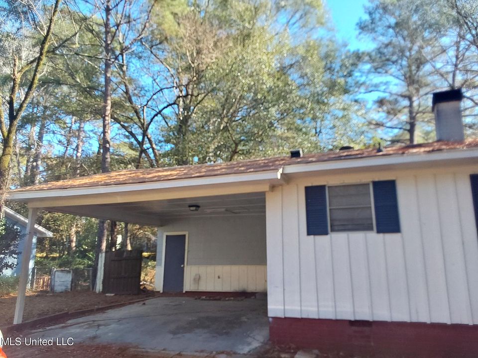 2nd image of 1934 Catalina Dr