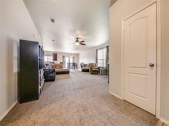 3rd image of 121 Pinto Dr