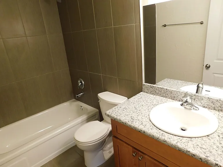 Lakeside Manor Townhomes — Photo 12