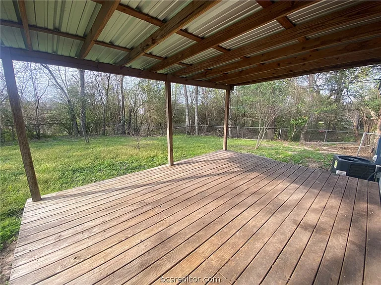 704 Churchill Dr — Photo 10
