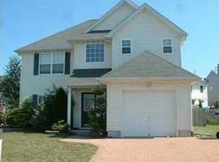 50 Dolphin Cir W, Bayville, NJ 08721