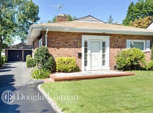 128 Devon Rd, Albertson, NY 11507