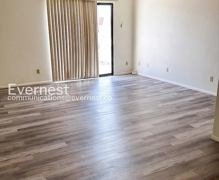 461 W Yucca Ct #312 — Photo 4