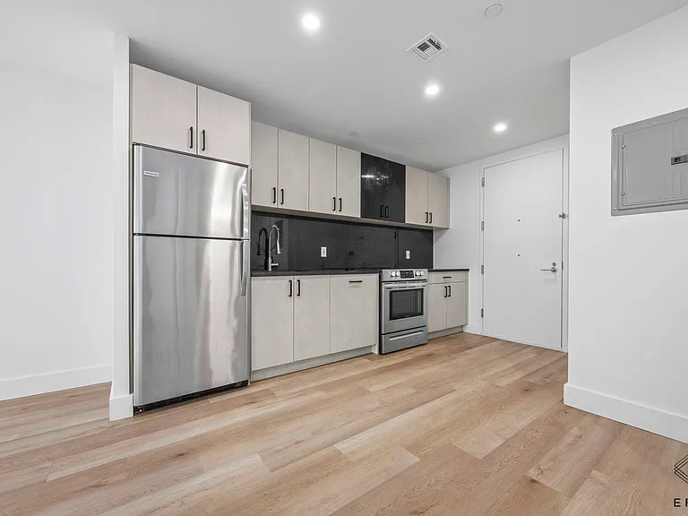 2045 Ocean Ave #406 — Photo 4