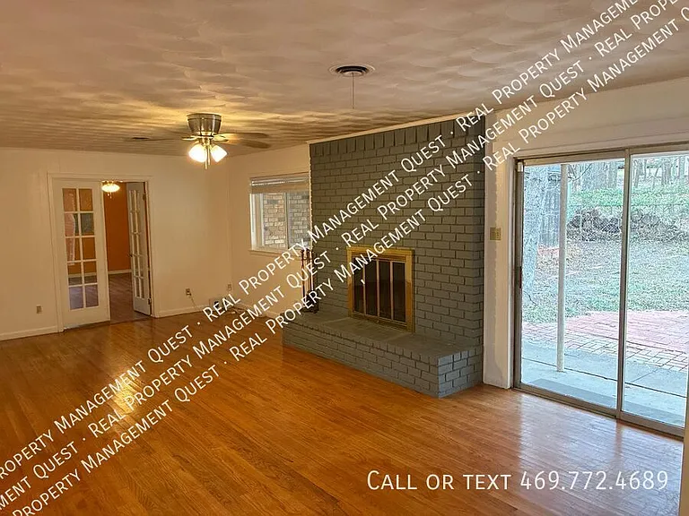 1001 Crestview Dr — Photo 3