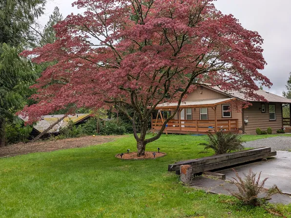 18541 W Lake Desire Dr SE, Renton, WA 98058