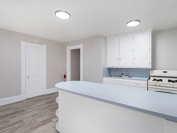 5th image of 208 Woodward Ave APT 2