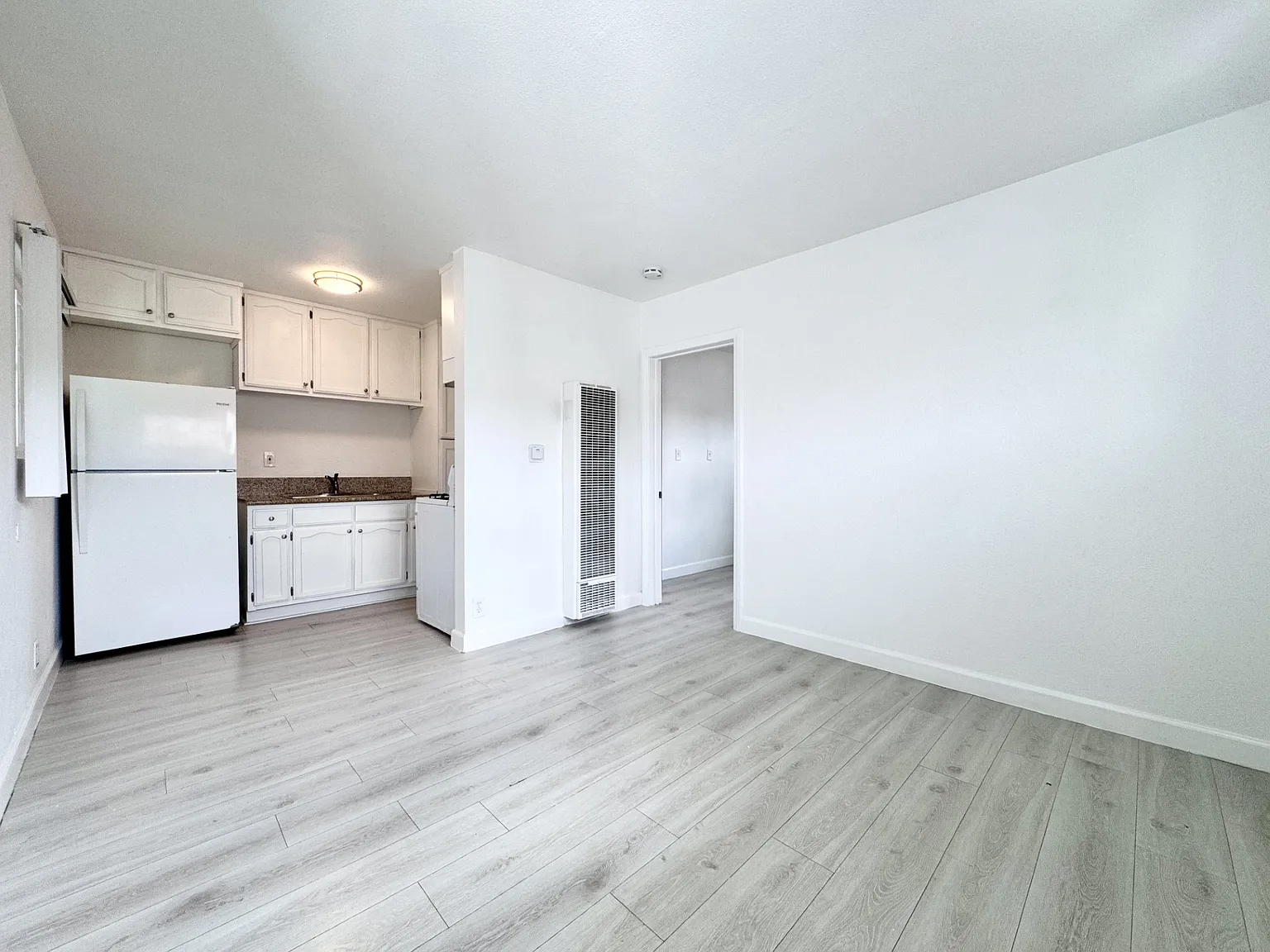 1 bed, 400 sqft, $1,695 — Photo 2