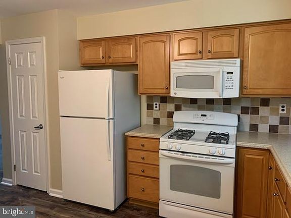 2nd image of 82 Hillcroft Way