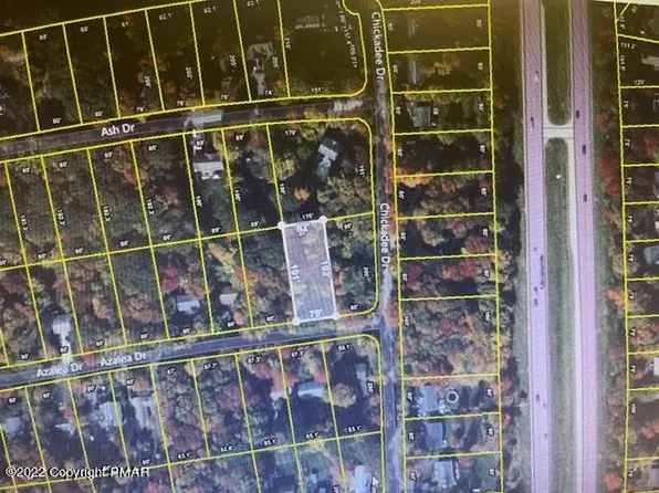 416 Azalea Dr, Pocono Summit, PA 18346