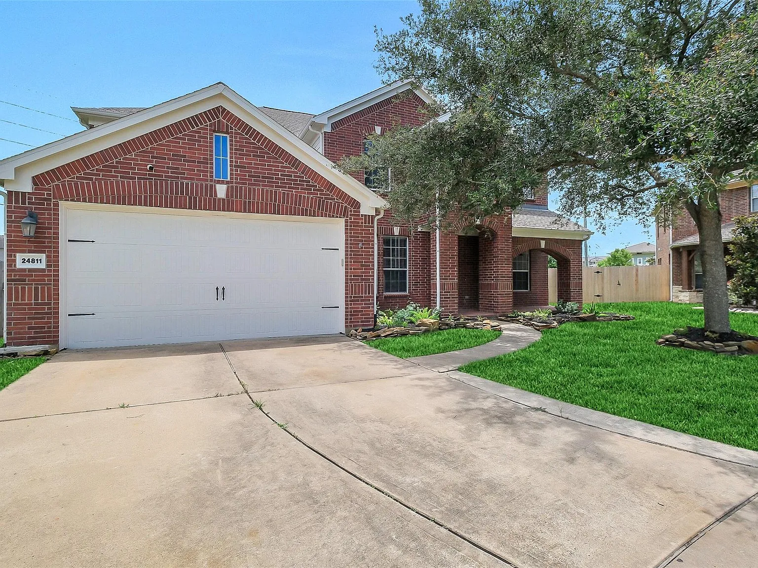 5 bed, 3.5 bath, 4456 sqft, $4,750 — Photo 3