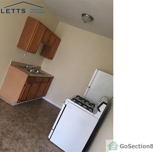2nd image of 940 E 79th St APT 203