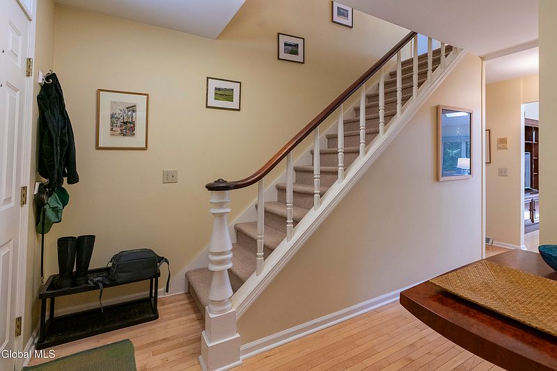 5th image of 10 Longwood Drive
