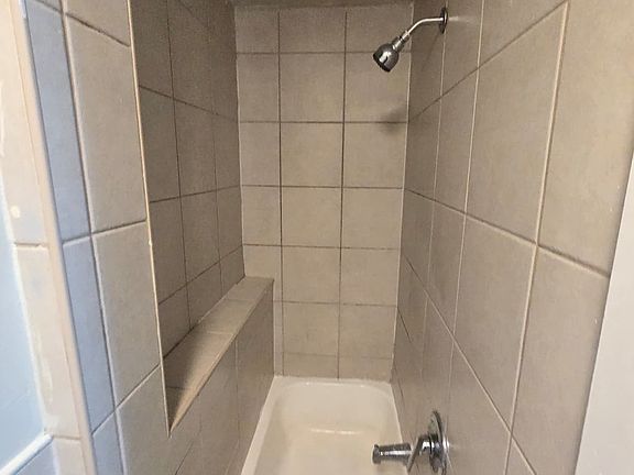2nd image of 825-827 E 19th St #2L