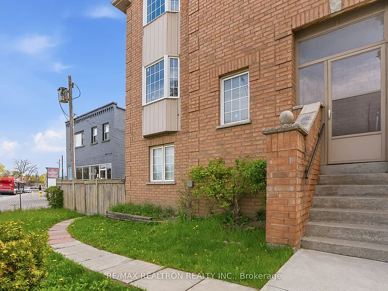 2 Eli Shackleton Ct — Photo 3