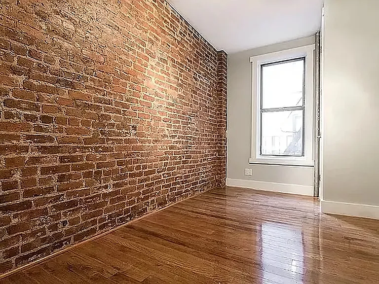 160 Sherman Ave #7 — Photo 1
