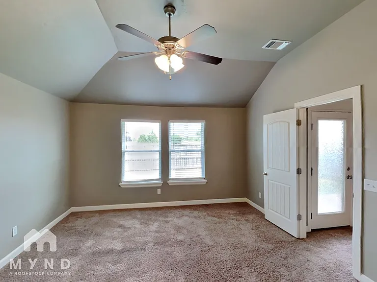 1109 Merlin Dr — Photo 12
