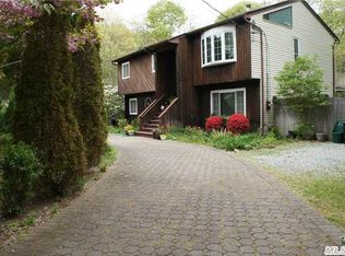 17 Roberts Rd W, Shirley, NY 11967