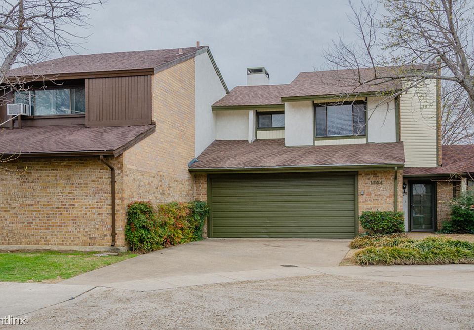 1704 park cir-Front
