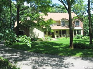 5601 Paint Valley Dr, Rochester, MI 48306