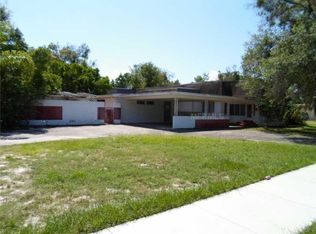 602 N Saint Clair Abrams Ave, Tavares, FL 32778