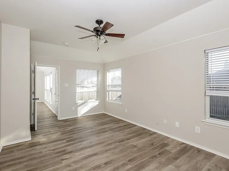 320 Foreston Dr — Photo 13