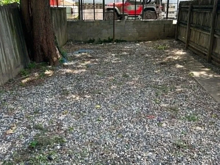 414 W Princess St — Photo 13