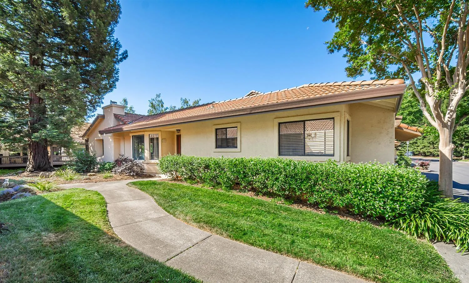 33 Fountain Grove Circle photo 1