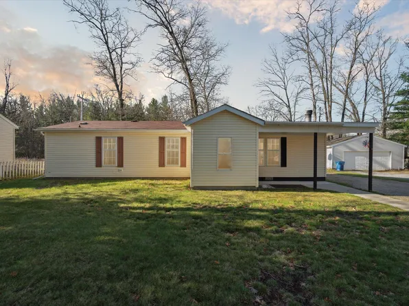8441 Cochise Dr, Howard City, MI 49329