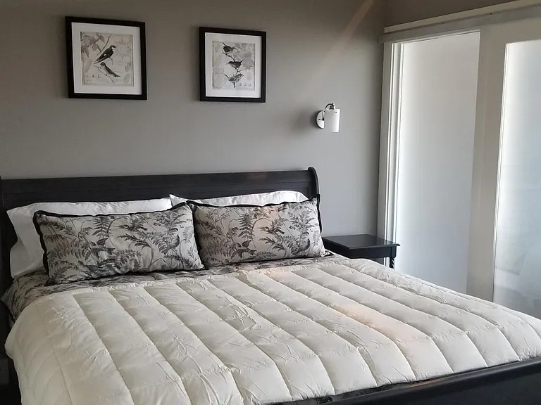 Bedroom. Adjustable King Bed.