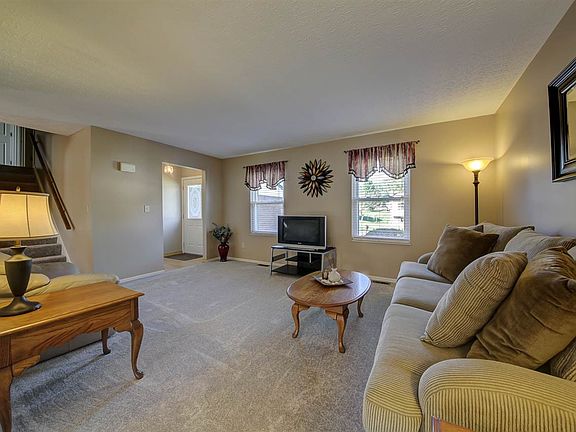 3rd image of 7725 Walnut Creek Dr
