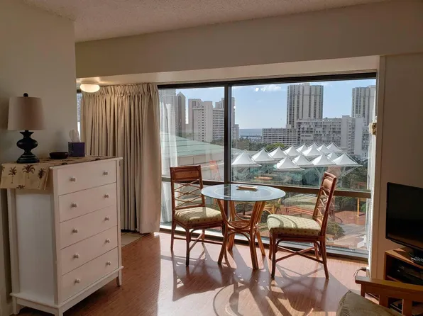 1750 Kalakaua Ave, Honolulu, HI