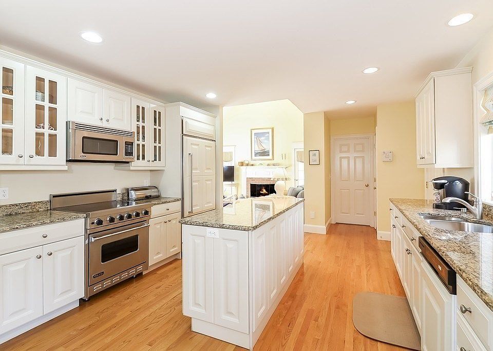 18 Pond Edge Trl Wareham MA Zillow