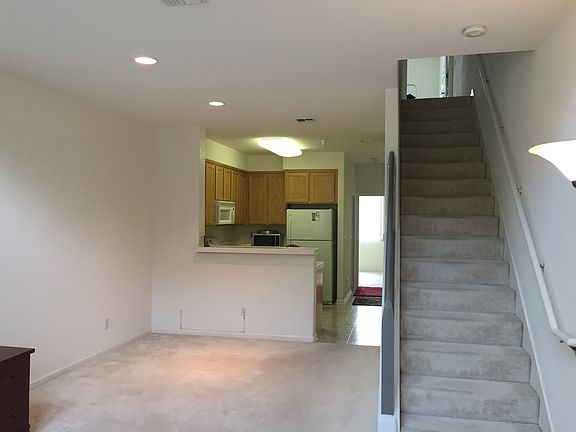 Kitchen & dining area