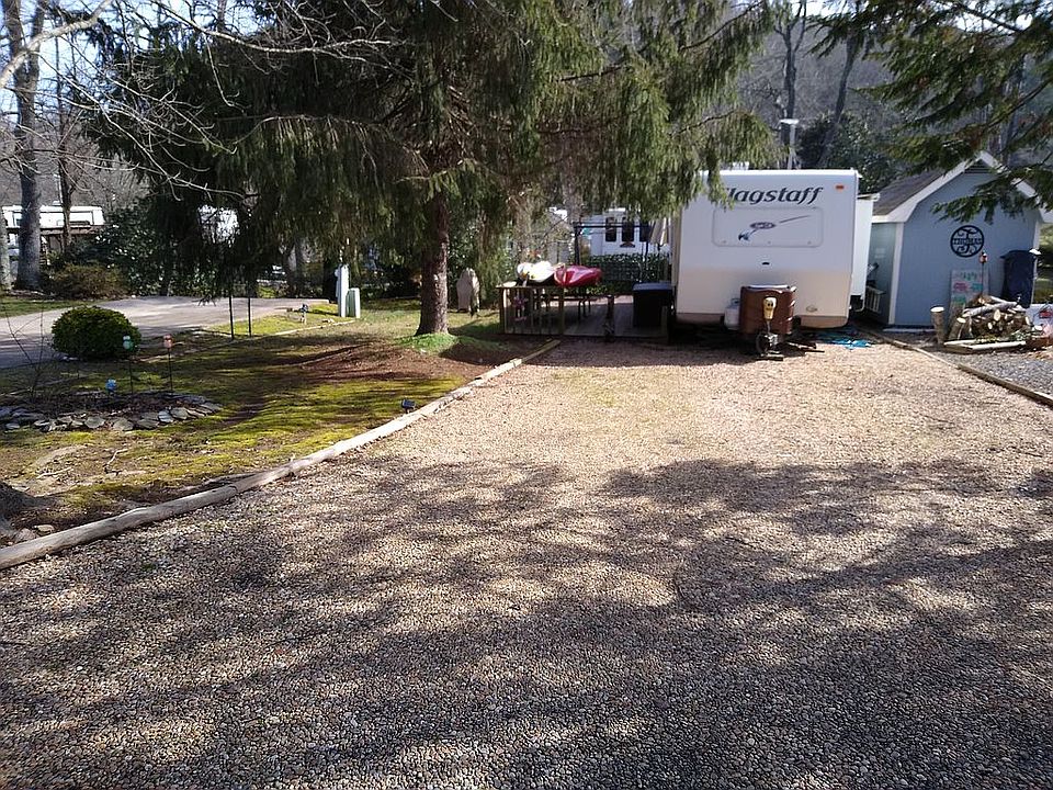 1st image of 369 Moccasin Ln