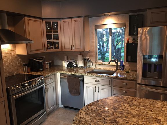 5th image of 1711 NE 9th Ave