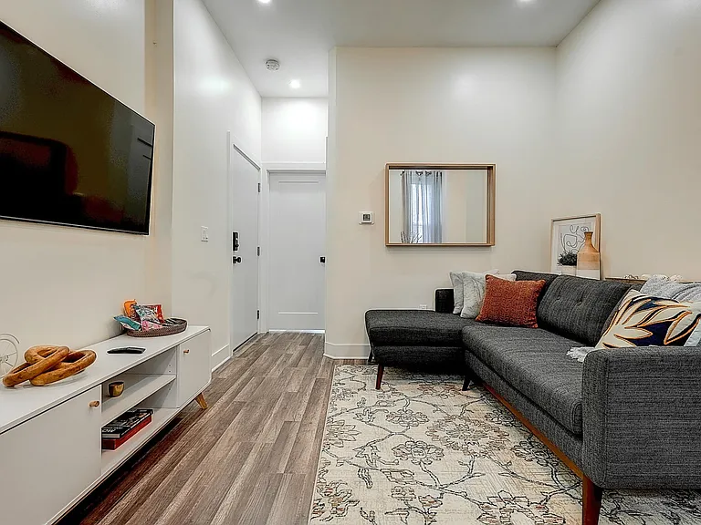2203 Catharine St #1 — Photo 7