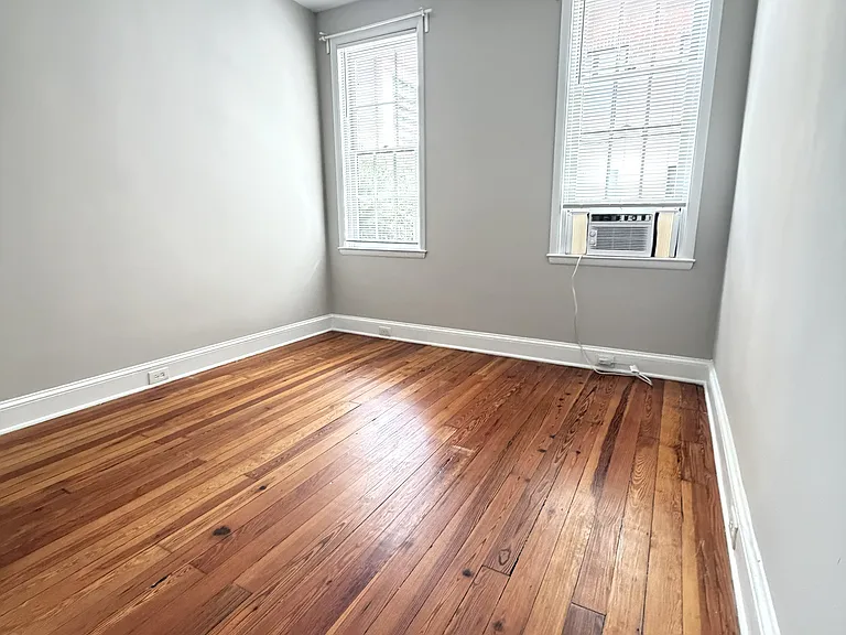 22 E Hamilton St — Photo 15