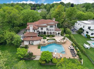 17 Split Rock Drive, Great Neck, NY 11024