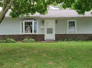 2812 Coral Dr, Hobart, IN 46342