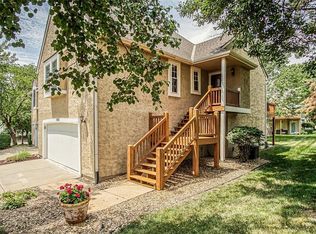 9205 Loiret Blvd, Lenexa, KS 66219