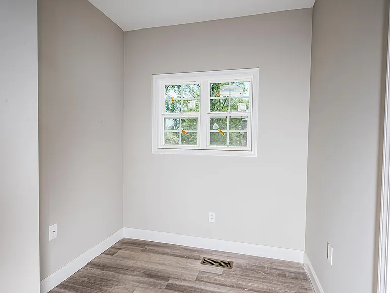 1011 Campbell Ln — Photo 14