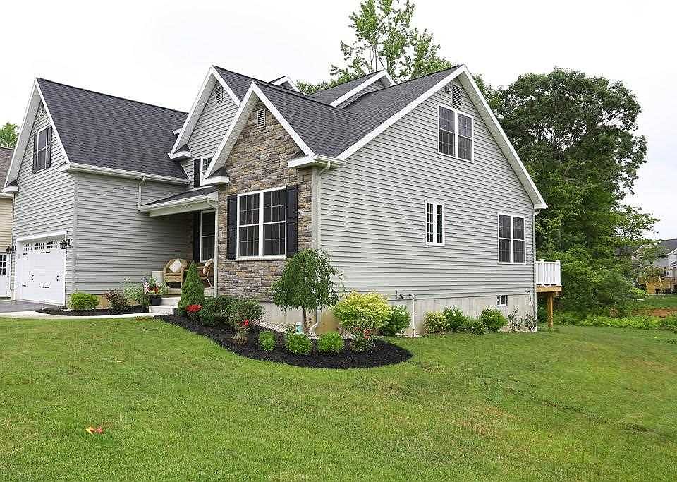 1st image of 3 Timberline Dr