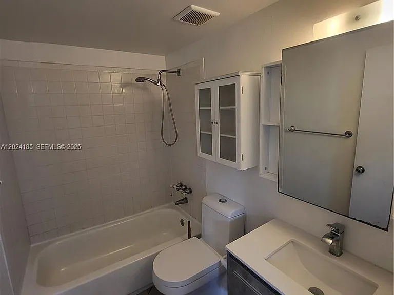1008 Jefferson Ave #303 — Photo 10
