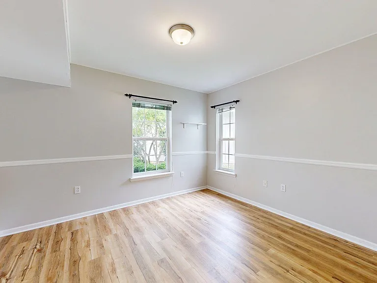 2718 S Knightsbridge Cir — Photo 13