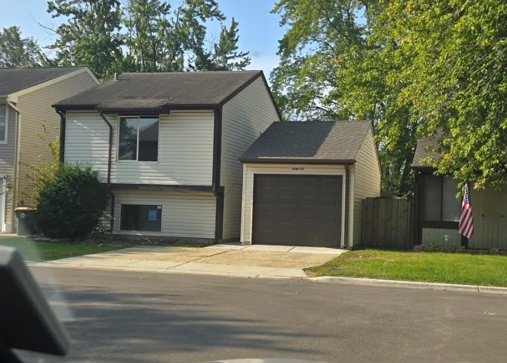 4 bed, 1215 sqft, $2,950 — Photo 1