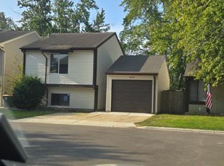 30W135 Wildwood Ct, Warrenville, IL 60555
