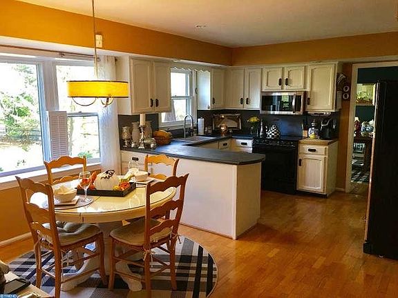 5th image of 20 Woodside Dr